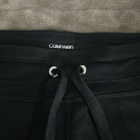 Calvin Klein - Picture 4 of 7